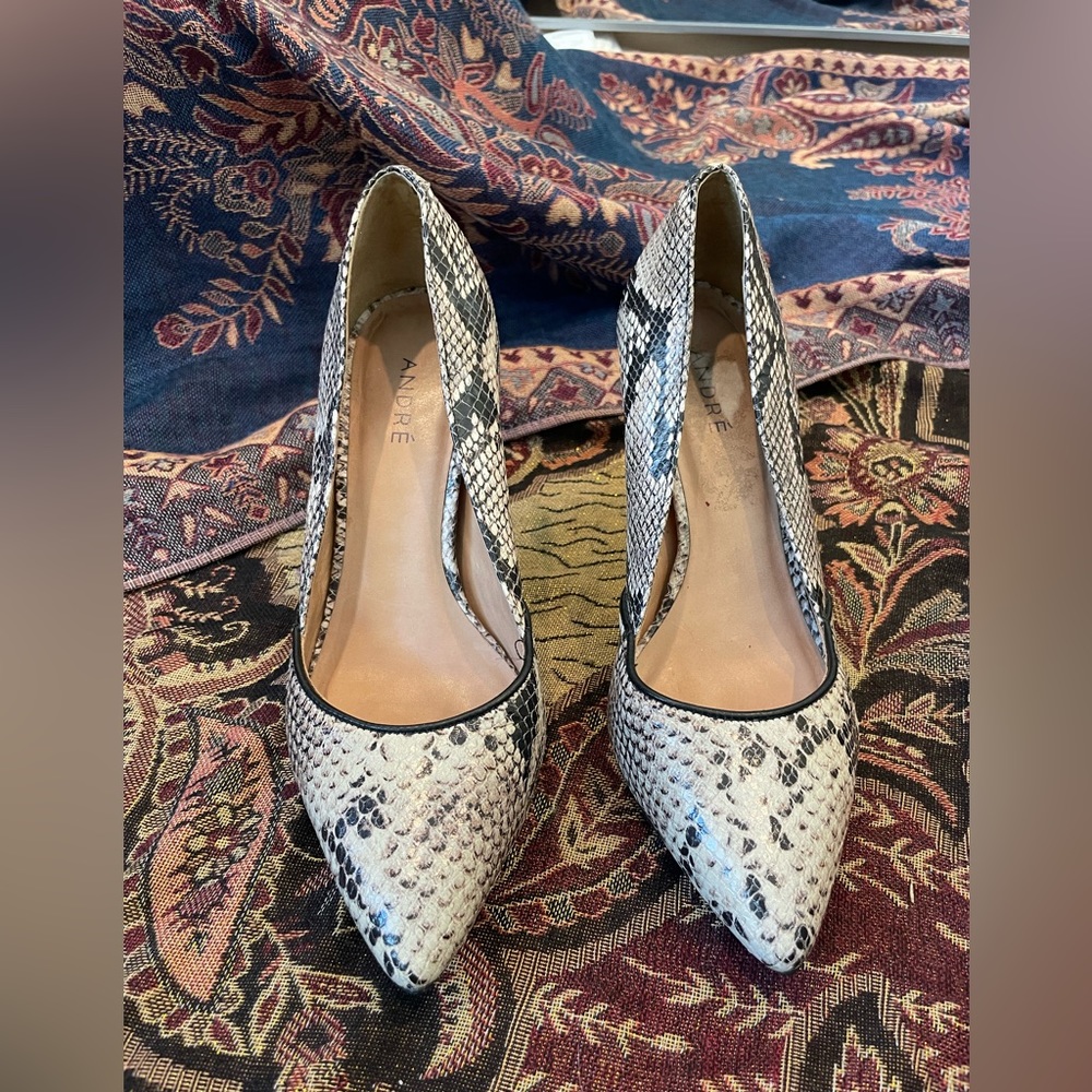 Andre heels